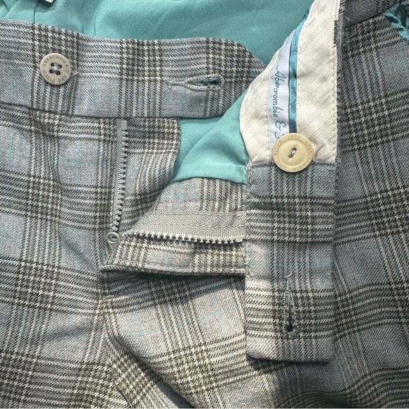 Abercrombie & Fitch Y2K Vintage Capri Pants. Gray and blue plaid. Size: 10. - Picture 7 of 7